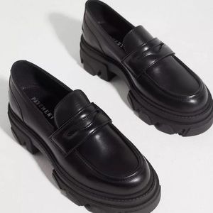 . #SOLD Pavement Whitney leather loafer. #SOLD